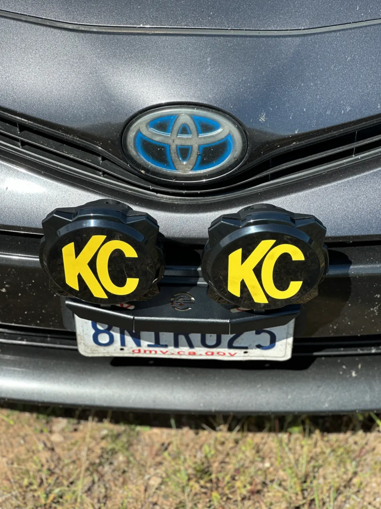 UNIVERSAL LICENSE PLATE LIGHT BRACKET
